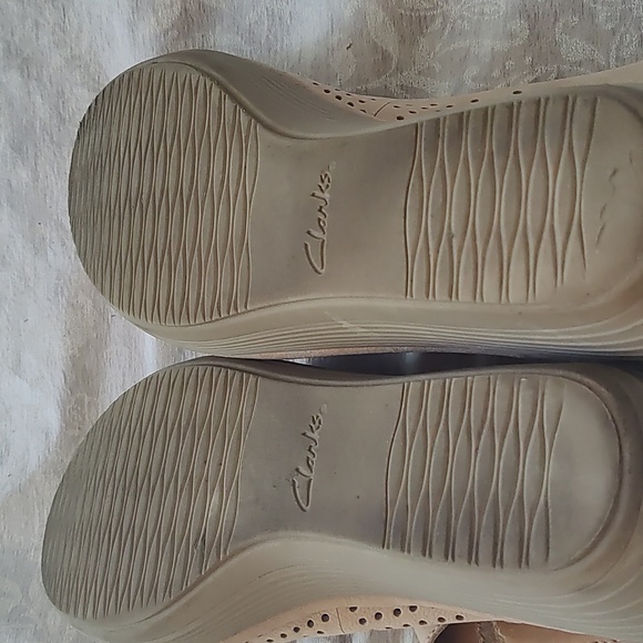 Clarks Reedly Salene Beige Perforated Nubuck Leather Wedge Sandals Size 10 M - Picture 6 of 7